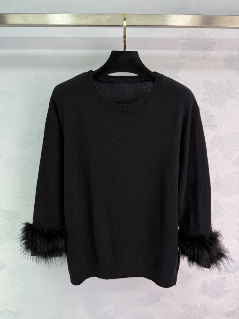 Va1e*ntin0 sweater